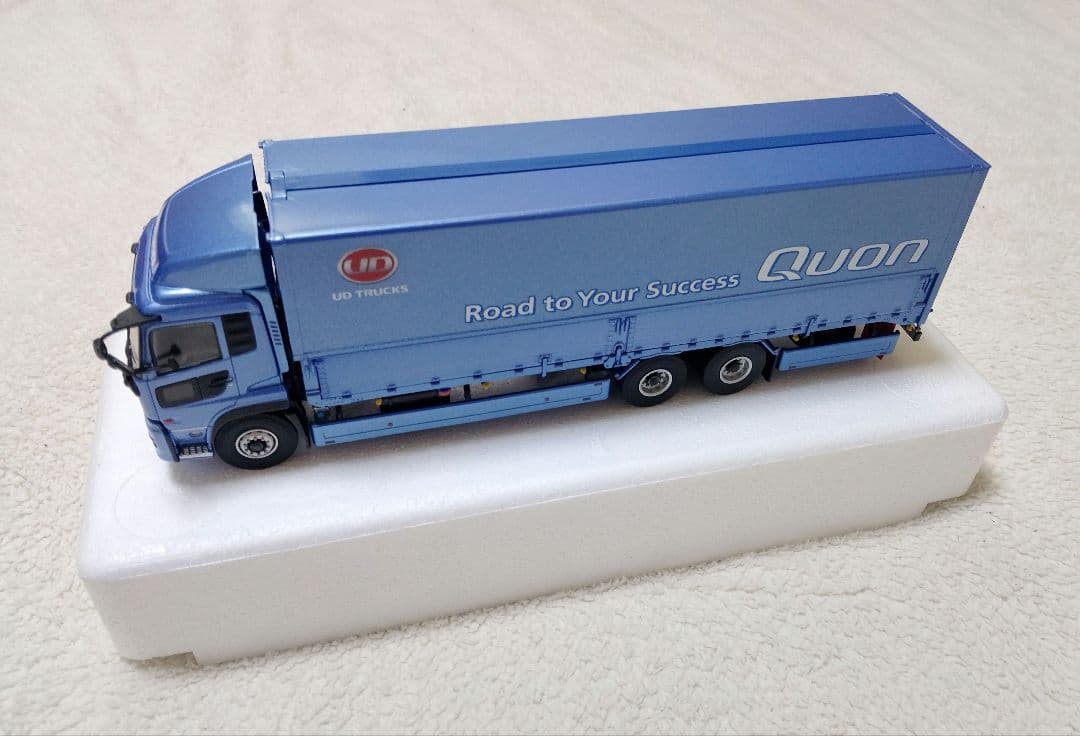 UDトラックス特注 1/43 クオン CD5ZA トラクターヘッド