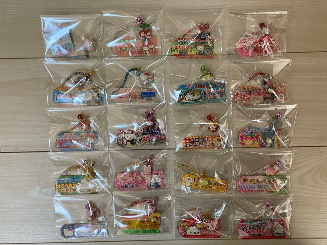 ご当地キティ　64個セット売り　根付け　キーホルダー　ハローキティ