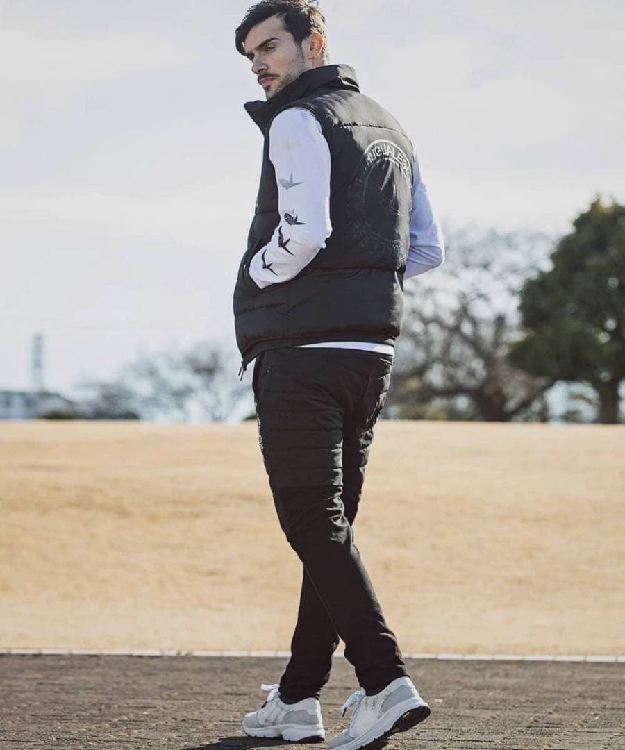 1PIU1UGUALE3 ウノピゥウノウグァーレトレ サークルロゴ　M