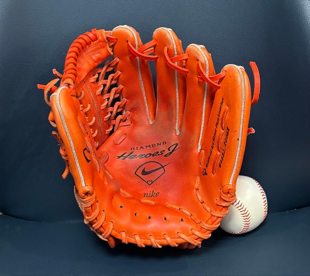 【匿名配送】入手困難ナイキ　硬式内野　状態極上