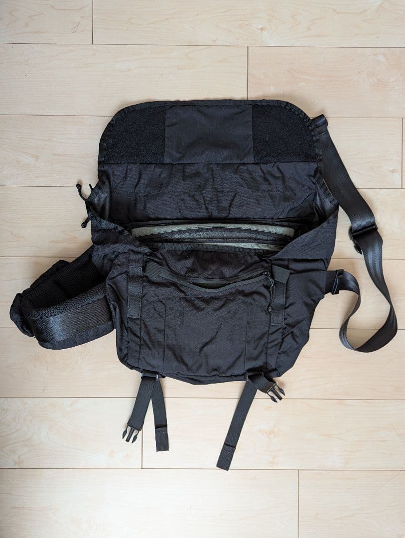 MYSTERY RANCH INVADER メッセンジャーバッグ