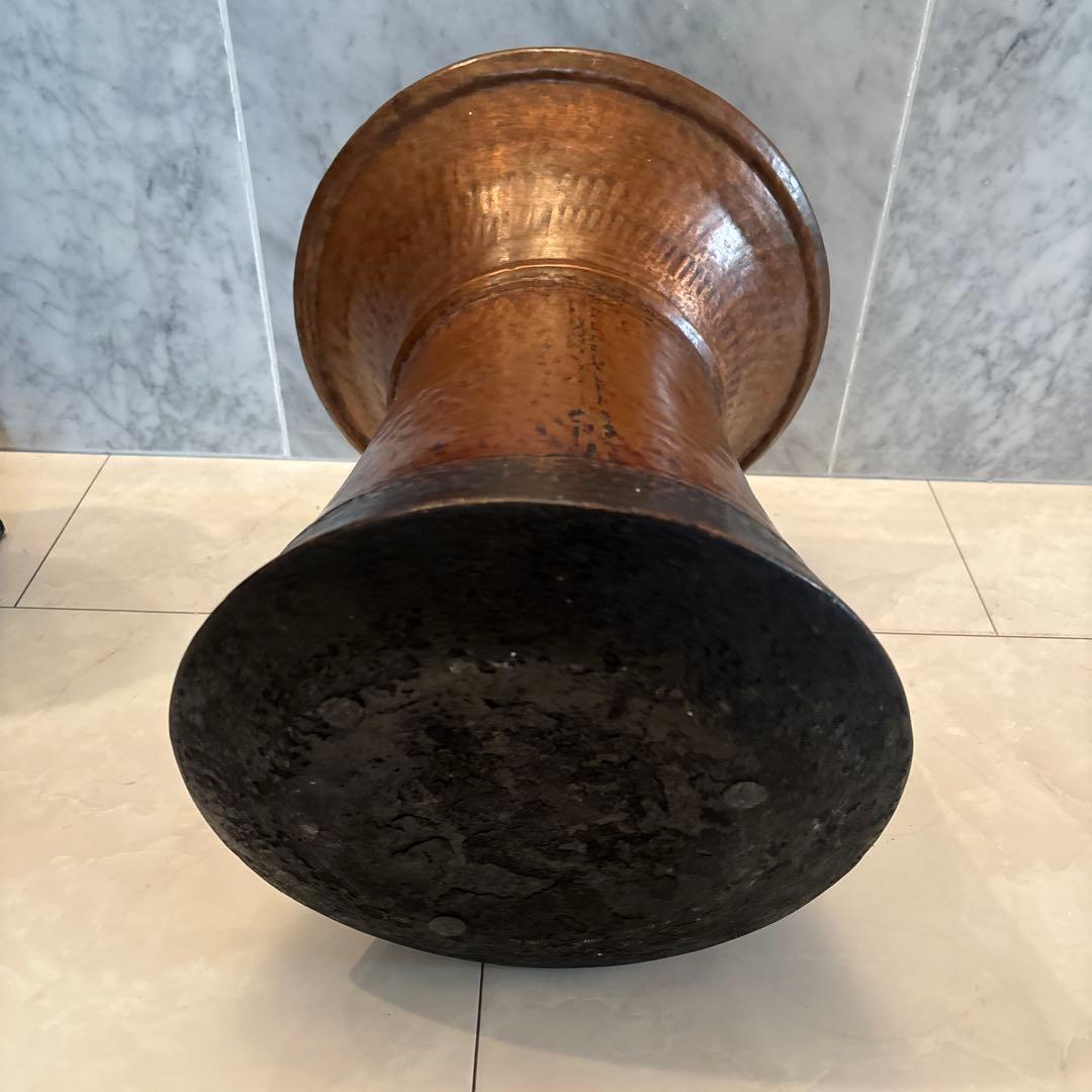 インドネシア　アンティーク　古道具とても雰囲気がある銅製の鉢受け、フラワーベース