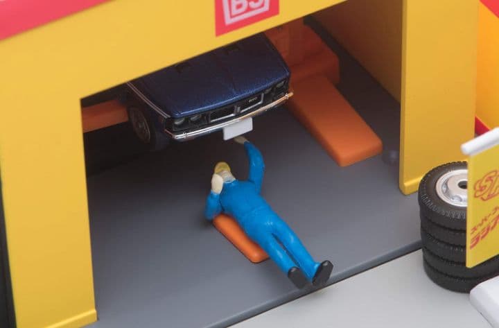 ◉ トミカラマ ヴィンテージ 1/64 05b タイヤショップ (ブリヂストン)