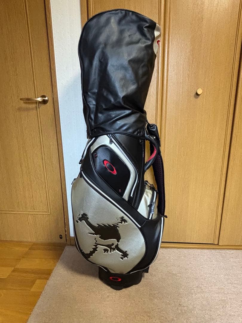 オークリー OAKLEY　キャディバッグ９.5型（ブラック/シルバー/レッド）