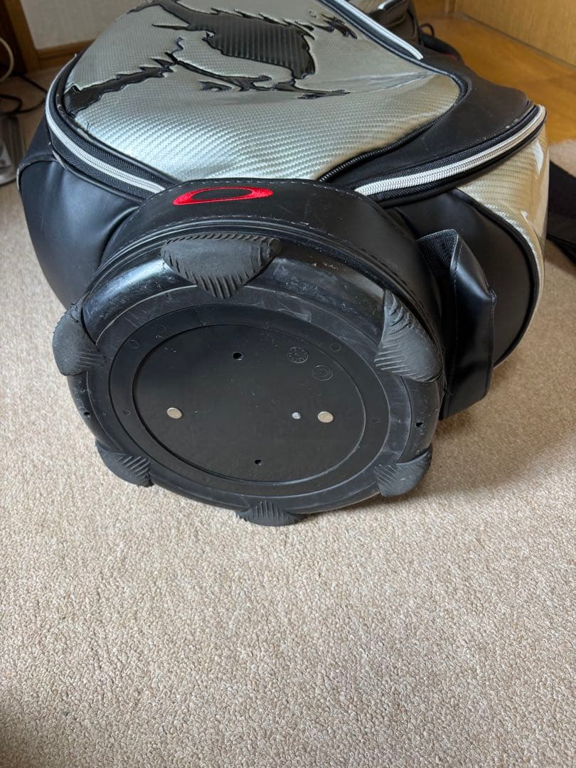 オークリー OAKLEY　キャディバッグ９.5型（ブラック/シルバー/レッド）