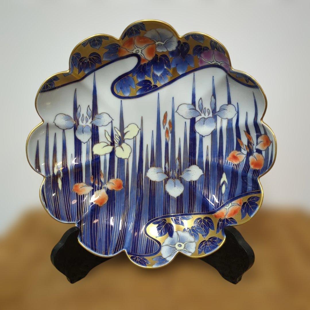 PEACE　深川製磁　あやめと朝顔　菊型飾皿　(裏側に傷あり）