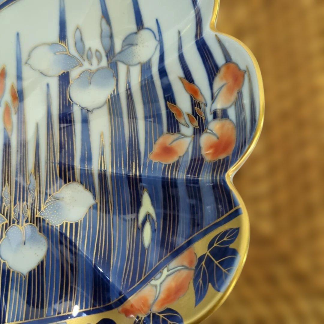 PEACE　深川製磁　あやめと朝顔　菊型飾皿　(裏側に傷あり）