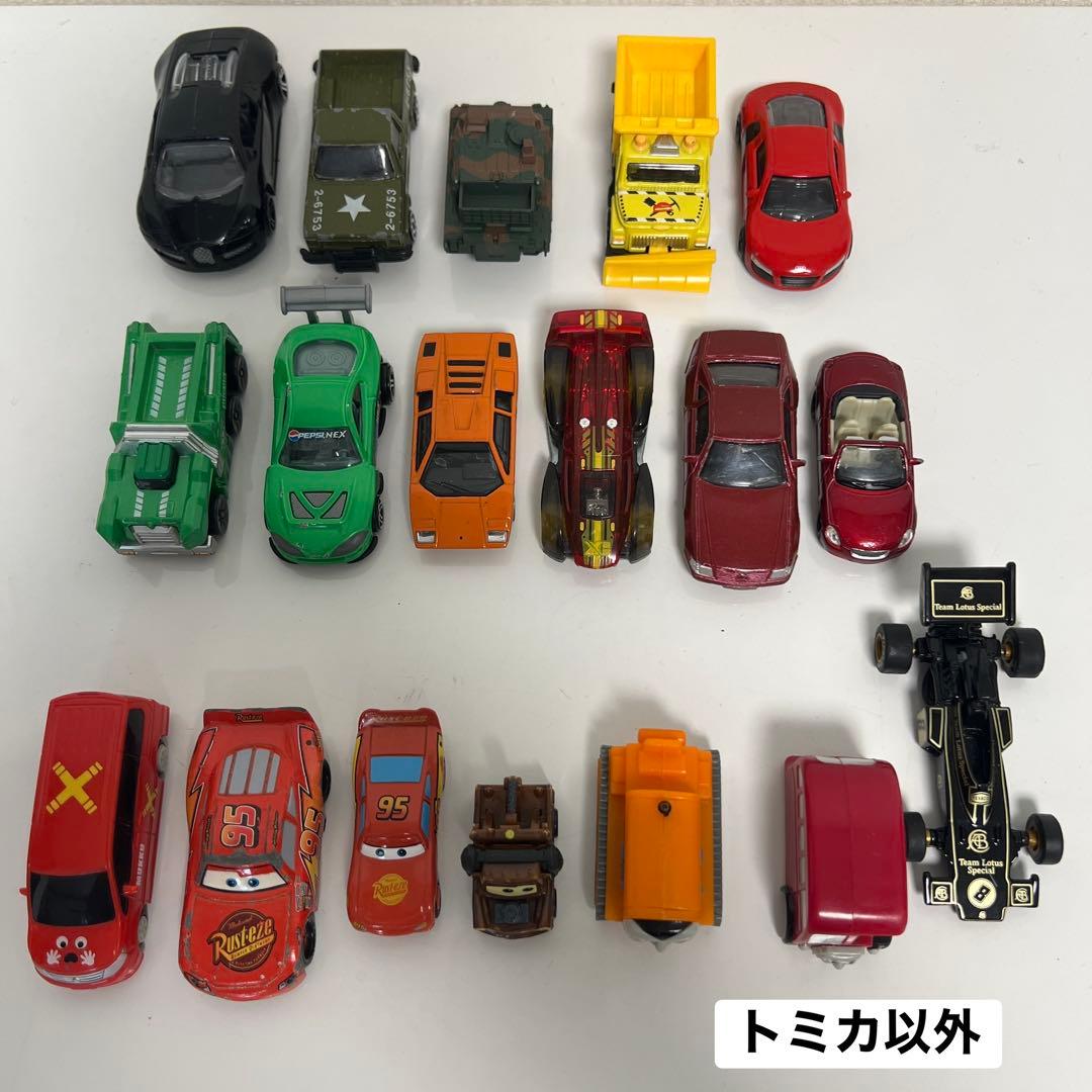 トミカ その他のミニカー多数　おでかけバック