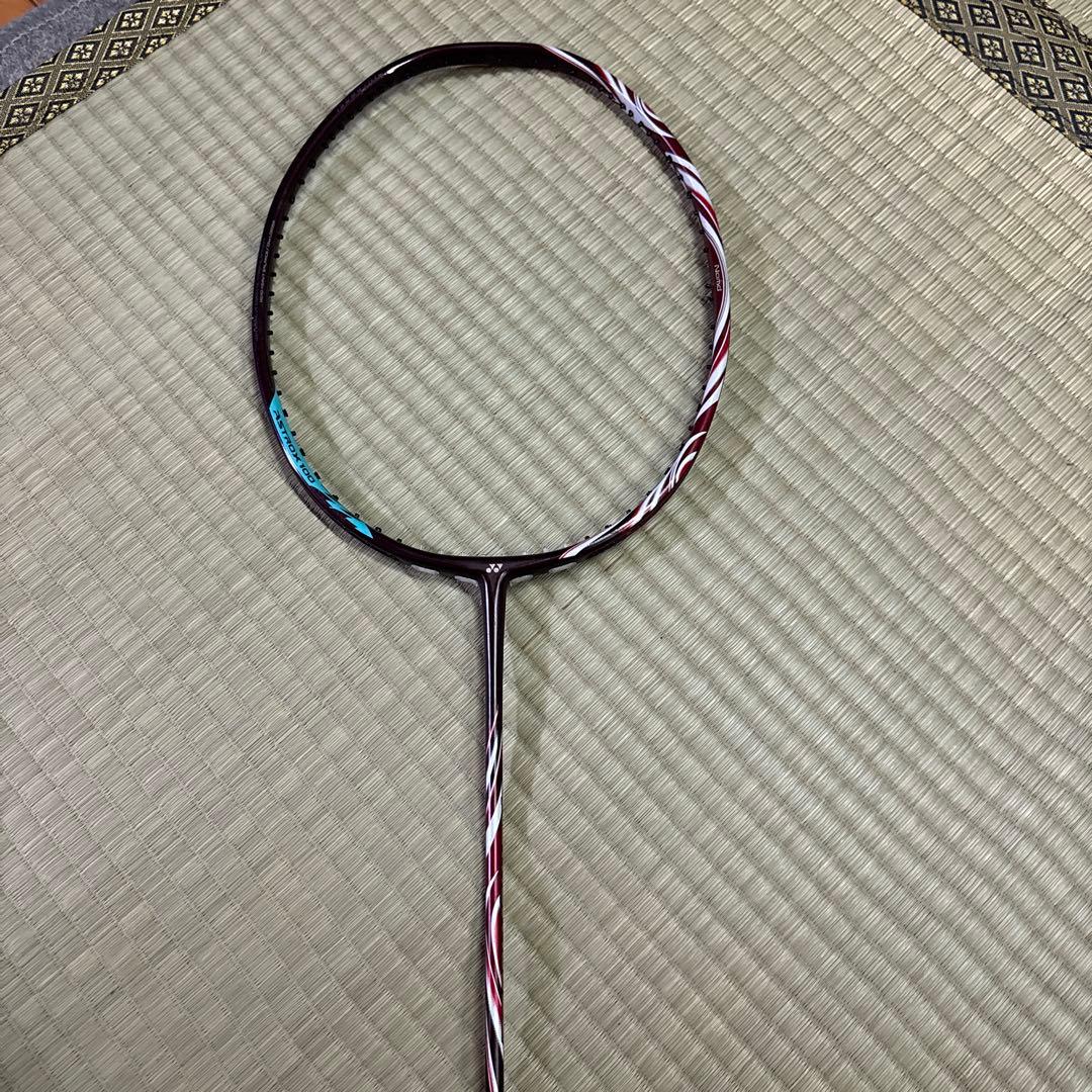 ヨネックス　バドミントンラケット　アストロクス100zzクレナイ