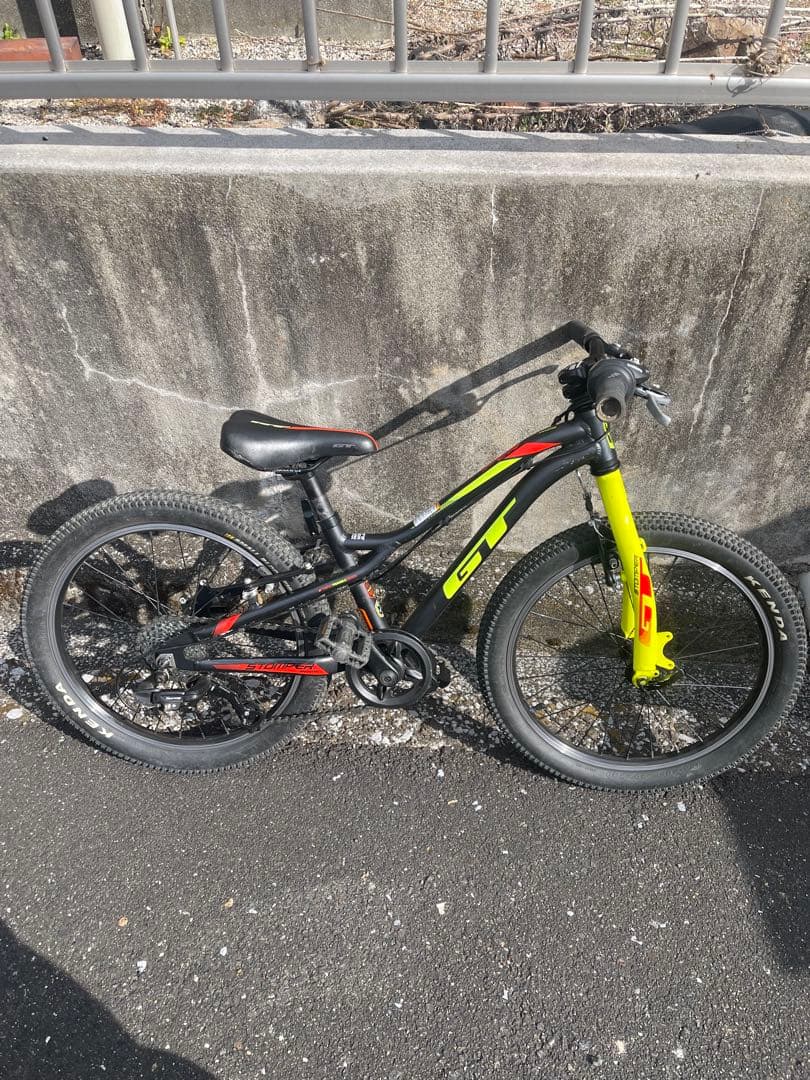 GT Stomper マウンテンバイク 黒/黄　キッズ 20インチ