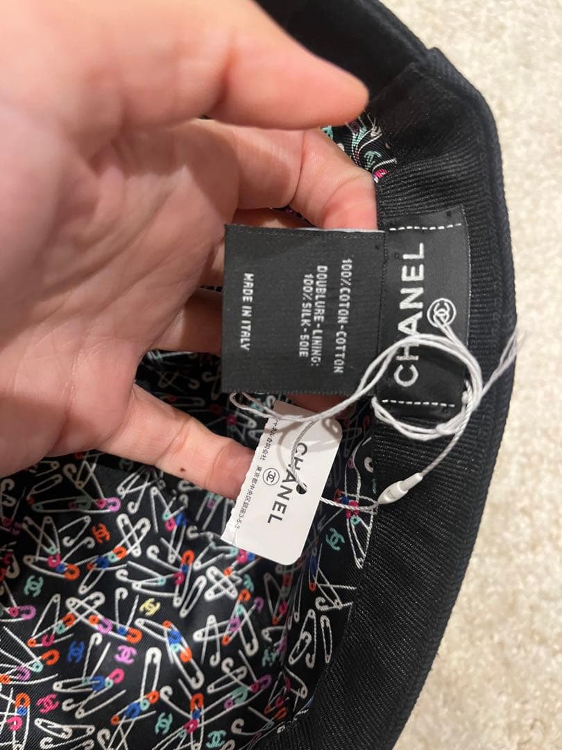 CHANEL 黒 キャップ ロゴ入り,購入証明あり