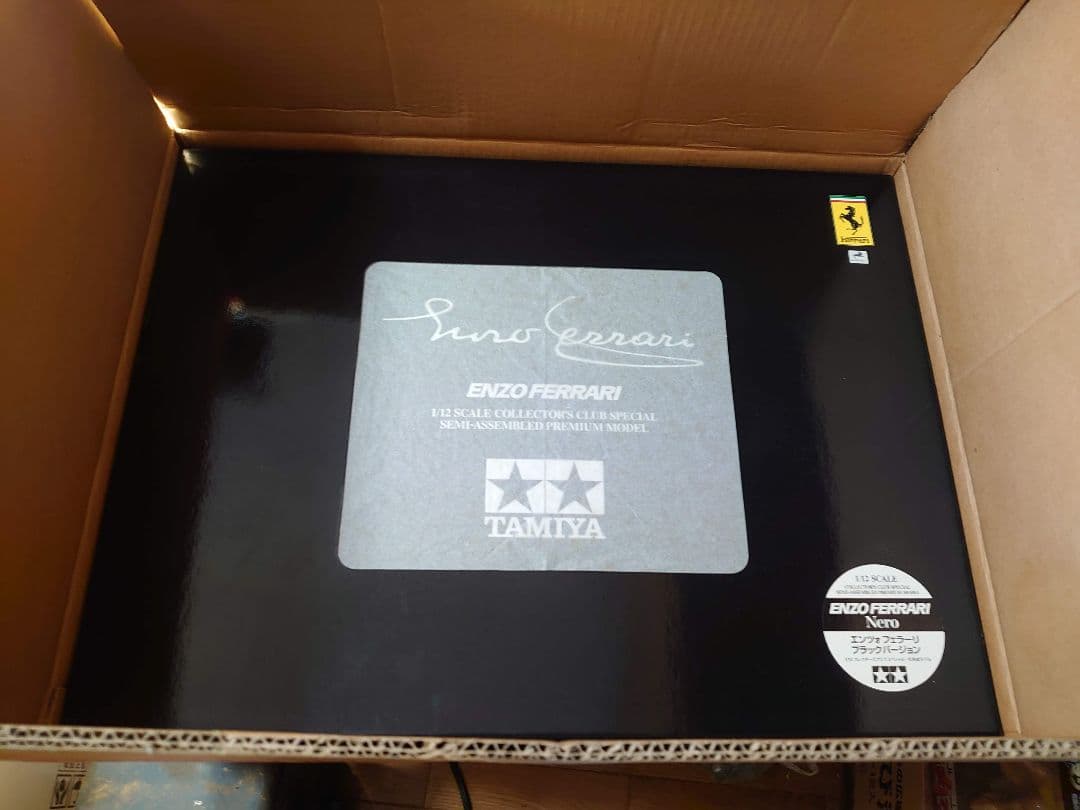 タミヤ エンツォフェラーリ1/12 ブラックバージョン　半完成モデル