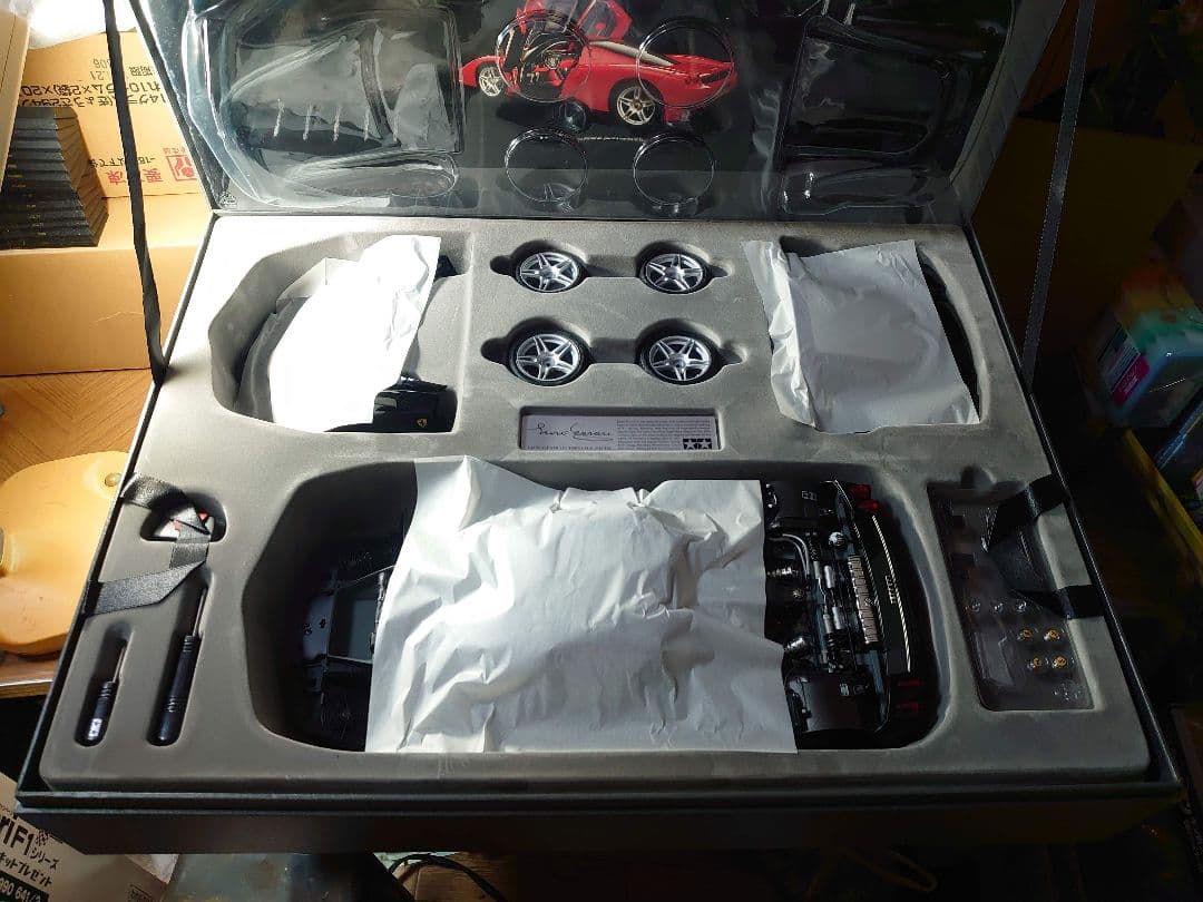 タミヤ エンツォフェラーリ1/12 ブラックバージョン　半完成モデル