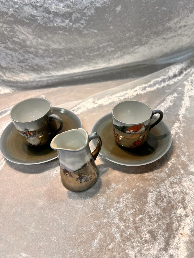 カップ＆ソーサー2個とミルクポットのセット 手描き　オランダの風景　刻印なし