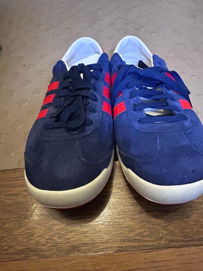 adidas ネイビー/レッド スニーカー