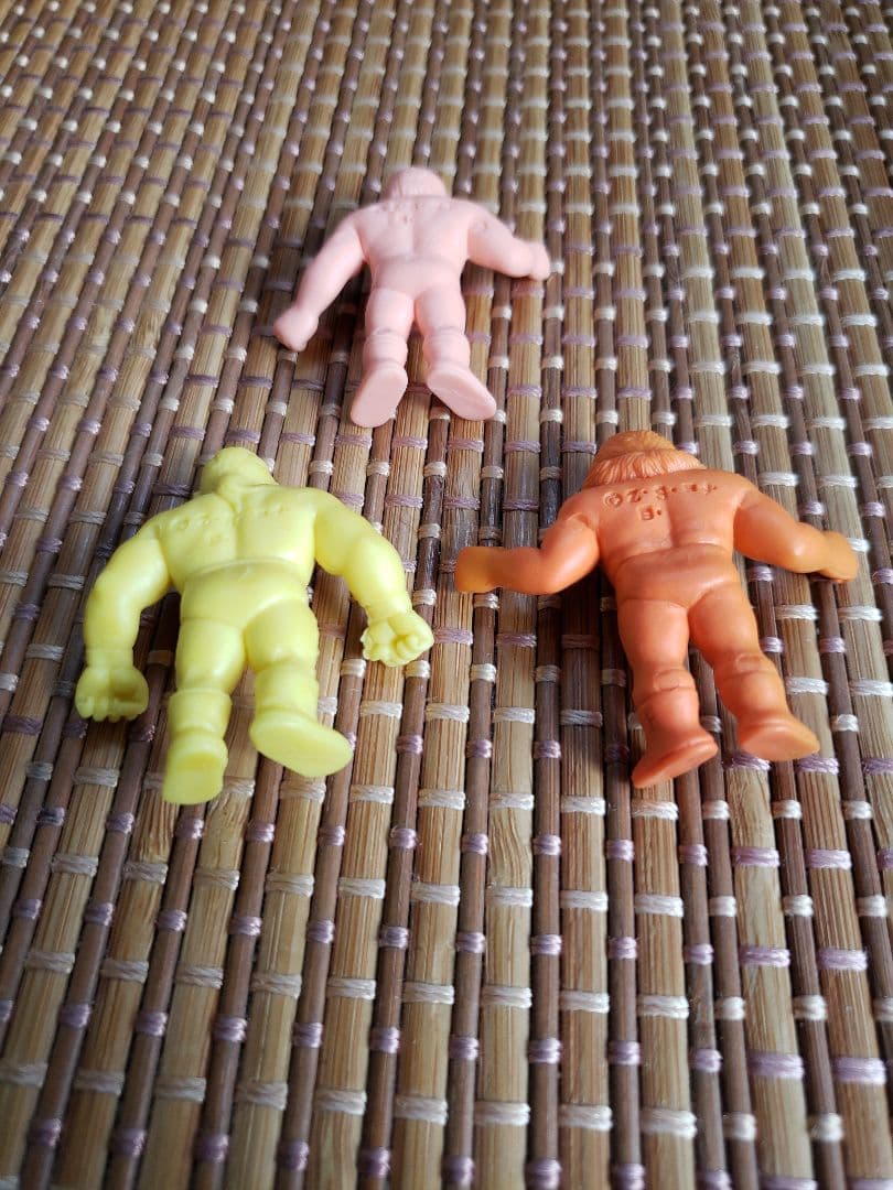 プロレスラー消しゴム　肌色　ペールオレンジ　黄色　橙　キン消し