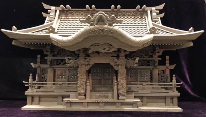 埋れ林 神代桧 入母屋作り三社