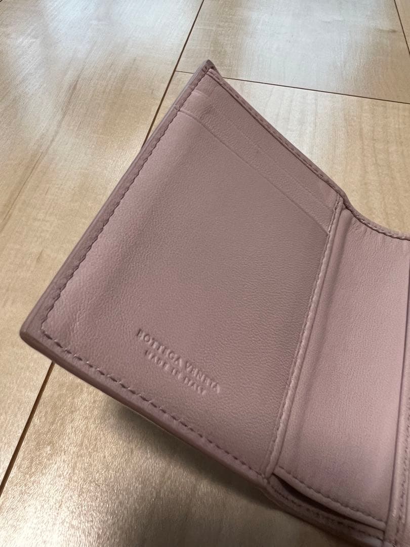 【美品】BOTTEGA VENETA ボッテガヴェネタ　2つ折り財布　薄いピンク