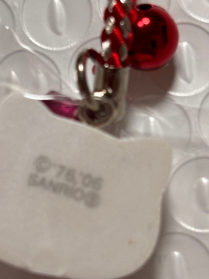 レア❣️未使用未開封❗️ハローキティストラップ2006 コサージュ