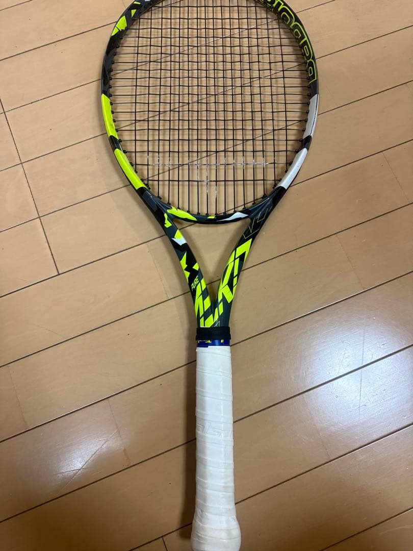 バボラ　ピュアアエロ100 G4 テニスラケット