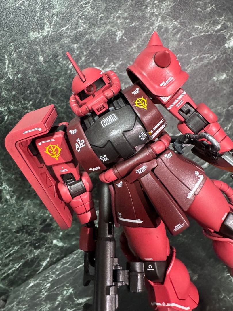 HG シャア専用ザクⅡ 塗装完成品　ガンプラ　ガンダム　塗装済