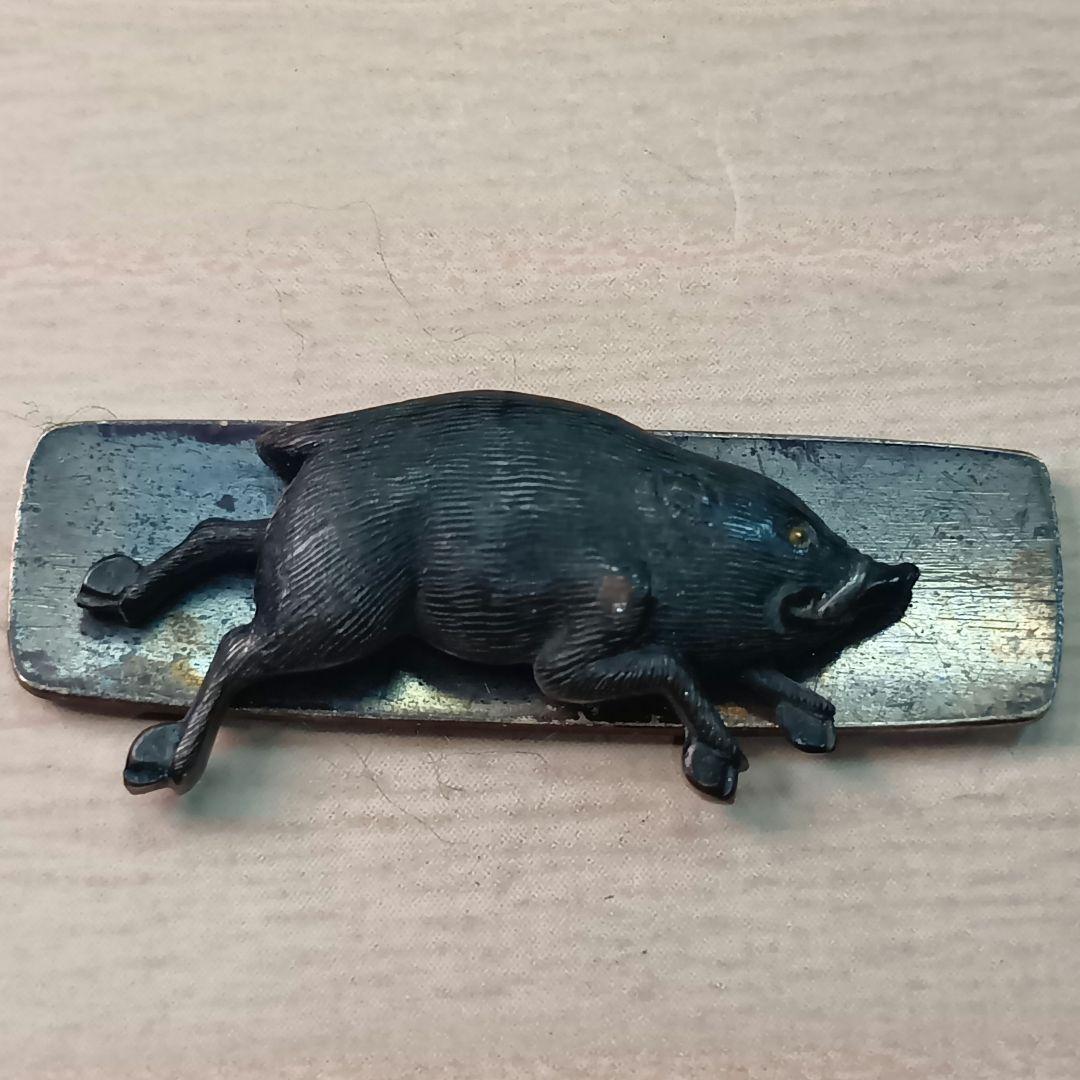 煙草入れ／前金具／猪