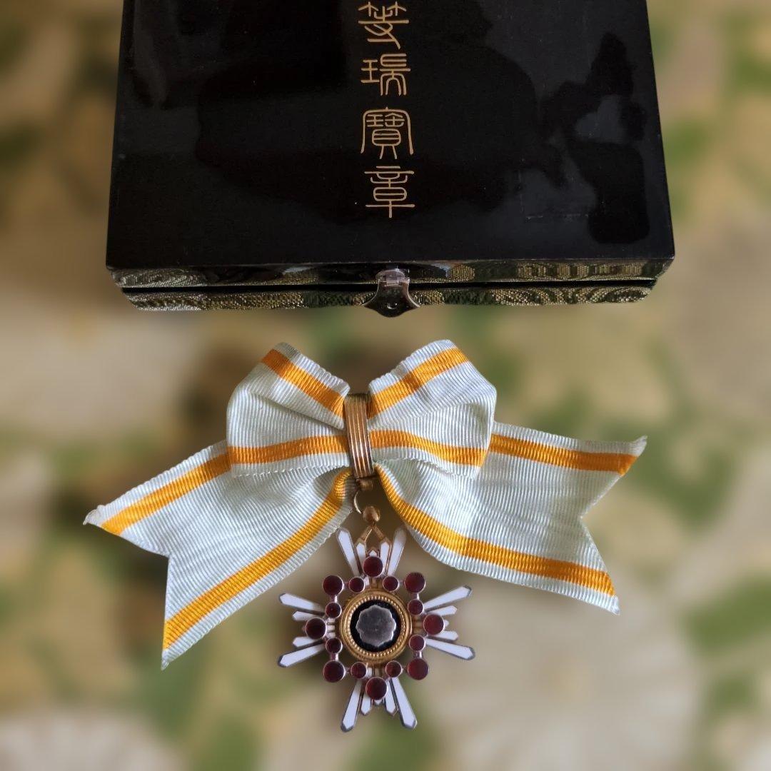 【最終価格】【美品・希少】勲五等瑞宝章 リボン婦人用 塗共箱・略綬付き