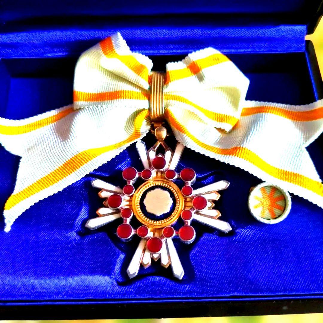 【最終価格】【美品・希少】勲五等瑞宝章 リボン婦人用 塗共箱・略綬付き