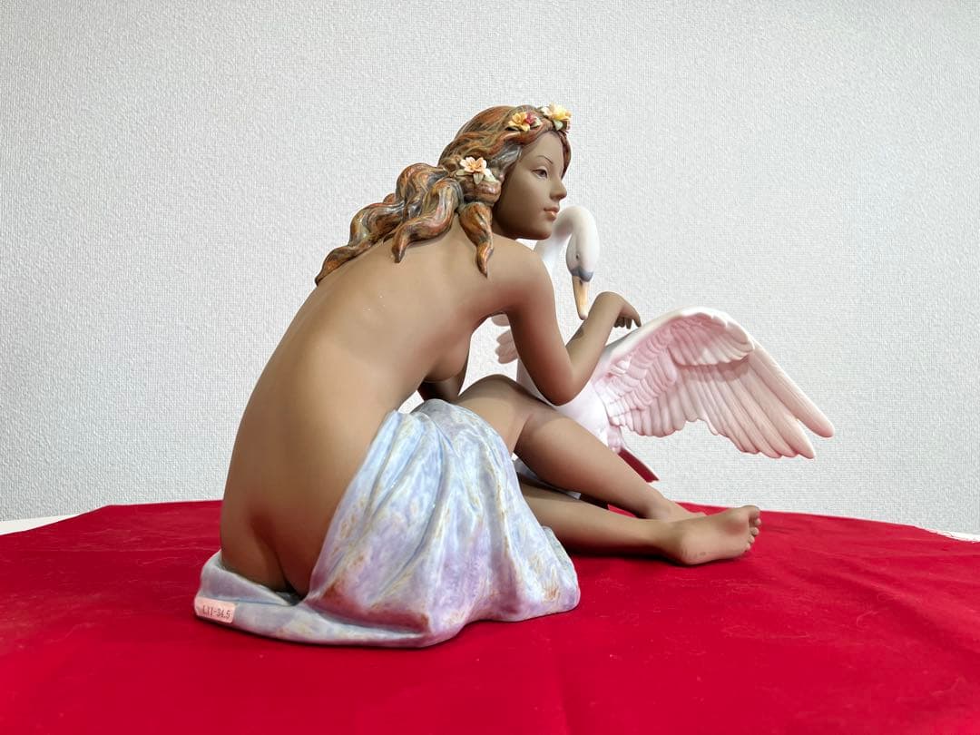 リヤドロ　レダと白鳥