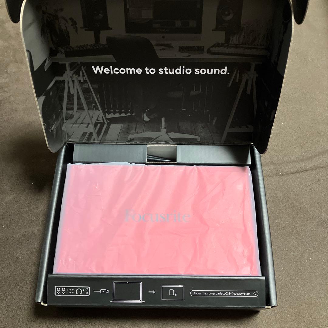 Focusrite Scarlett 2i2 4th Gen インターフェース