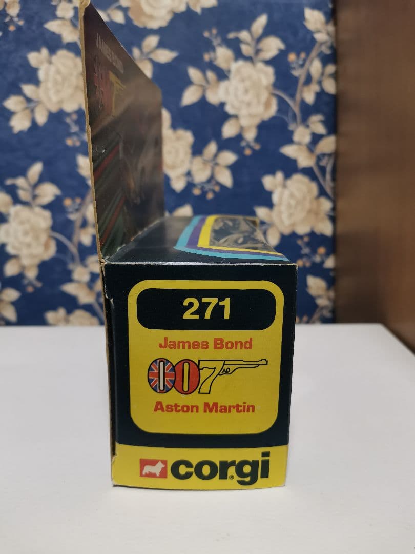 CORGI　007 アストンマーティン　ミニカー