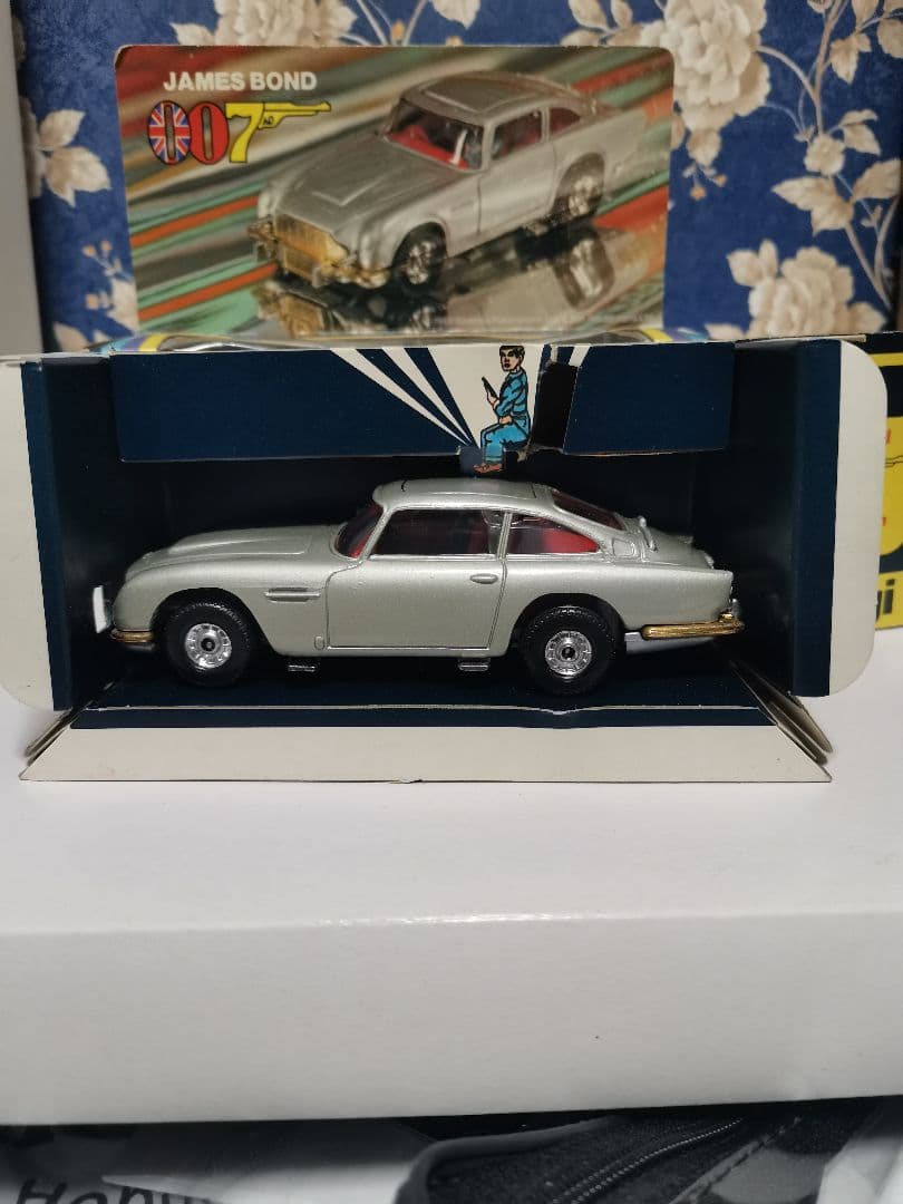 CORGI　007 アストンマーティン　ミニカー