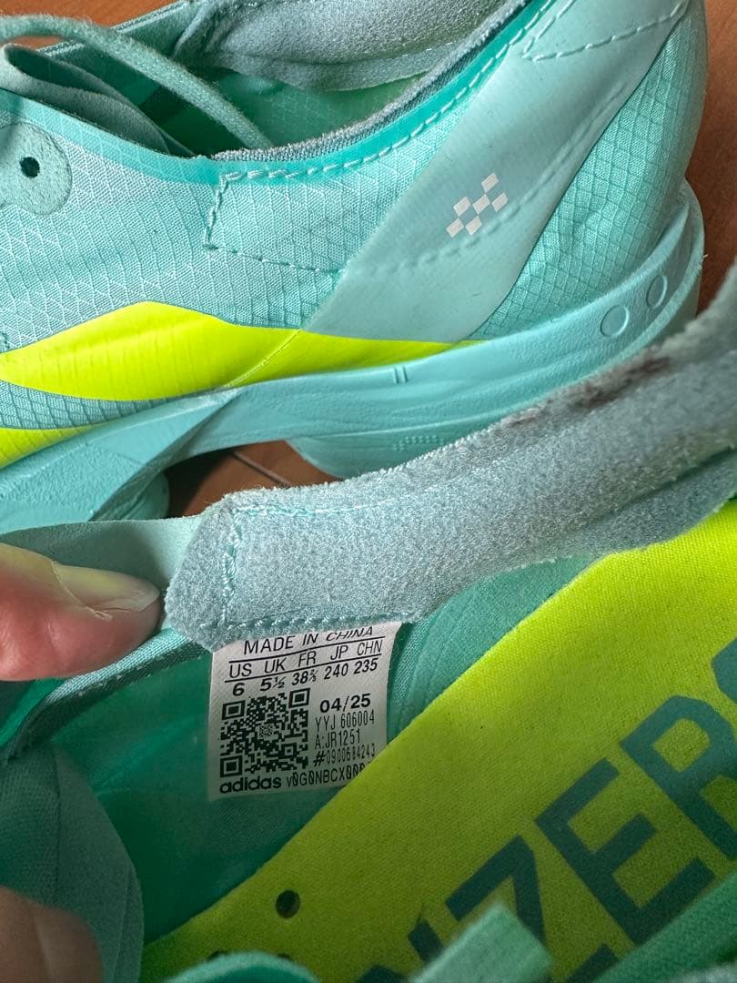 アディゼロ アディオス プロ 4