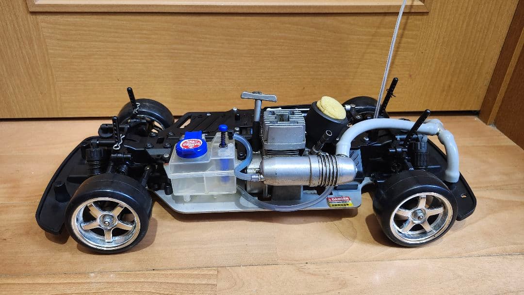 タミヤ TG10 エンジンカー 中古 エンジン分解清掃 始動 メカ調整済み