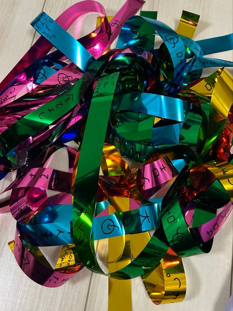 西野カナ 銀テープ