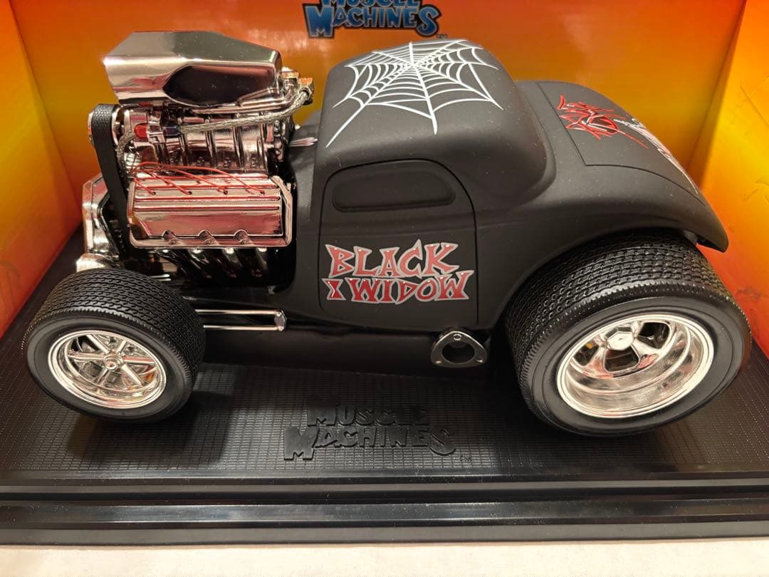 ミニカー MUSCLE MACHINES'33 FORD COUPE 1/18