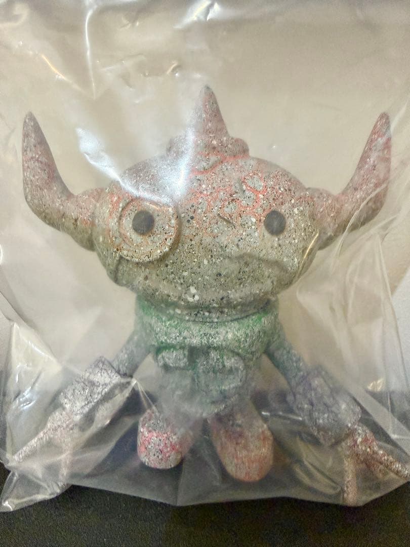 オタクリーム ｘペインターネット ゲッチャリロボ ブラックライトストーンクラック