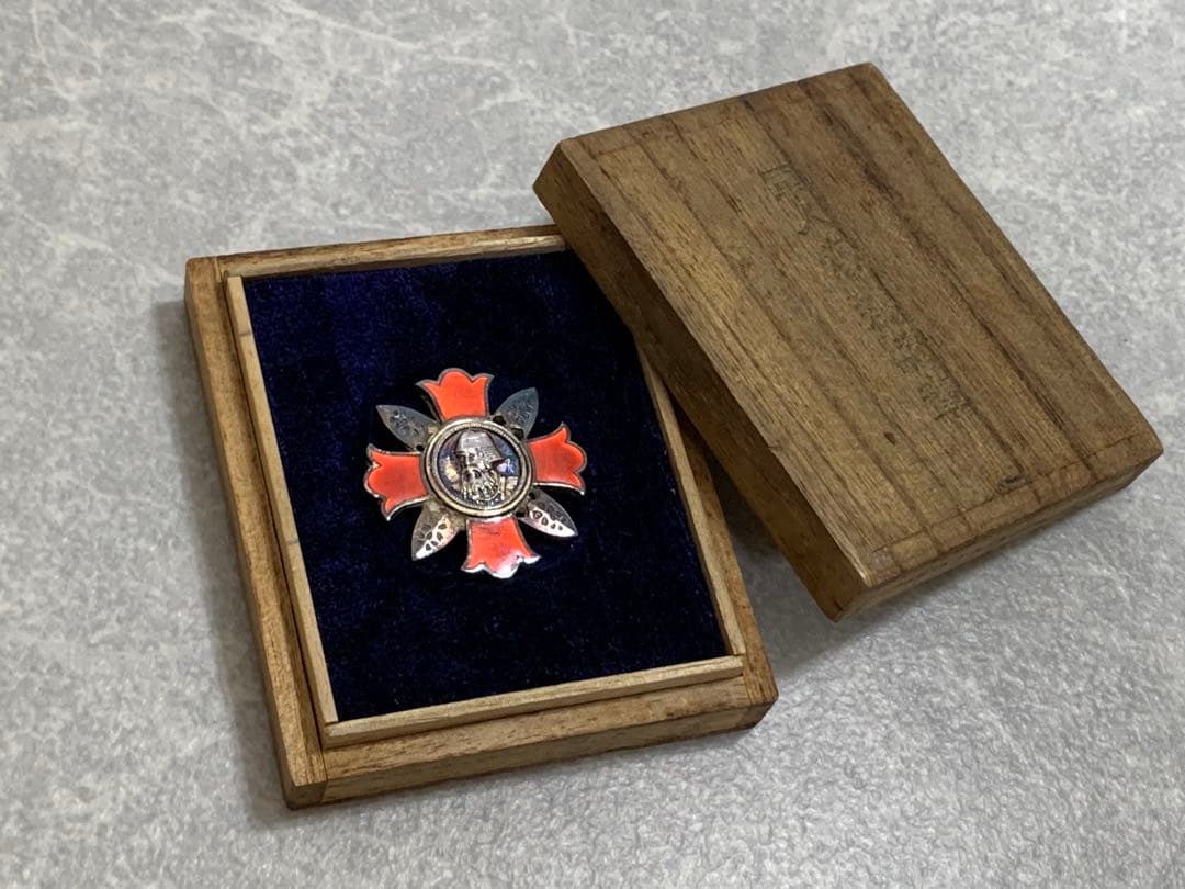 軍人傷痍記章 戦闘や公務で傷病を負った軍人や軍属に授与された記章 木箱付き