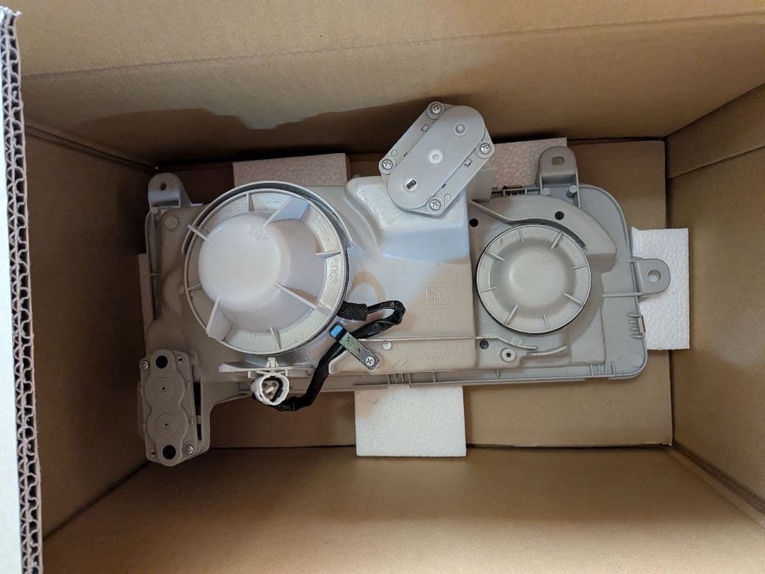 旧車　日野純正ヘッドライト　新品未使用　KoiTo 100-35824