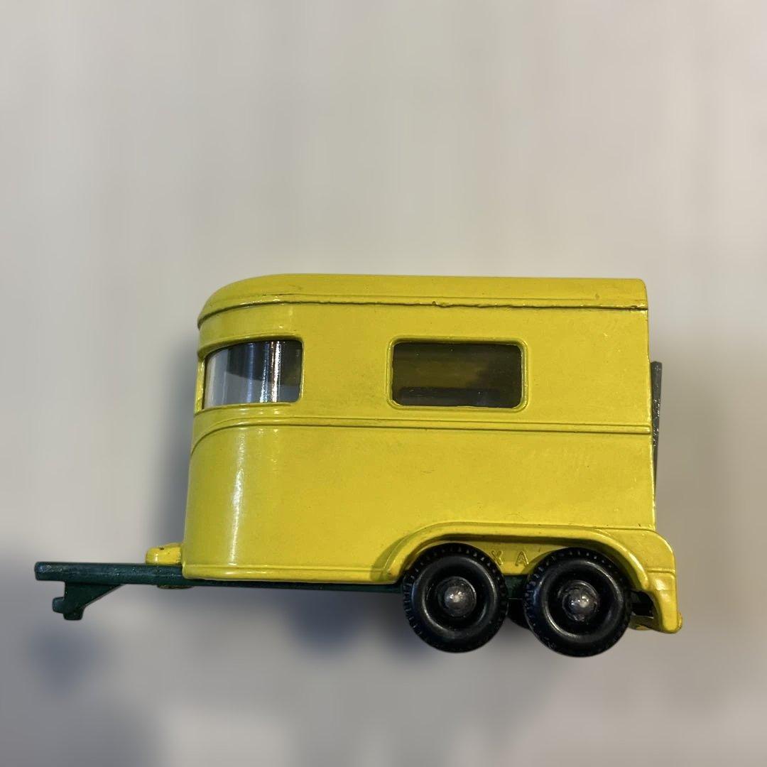 ミニカー　マッチボックス　43 ポニートレーラー