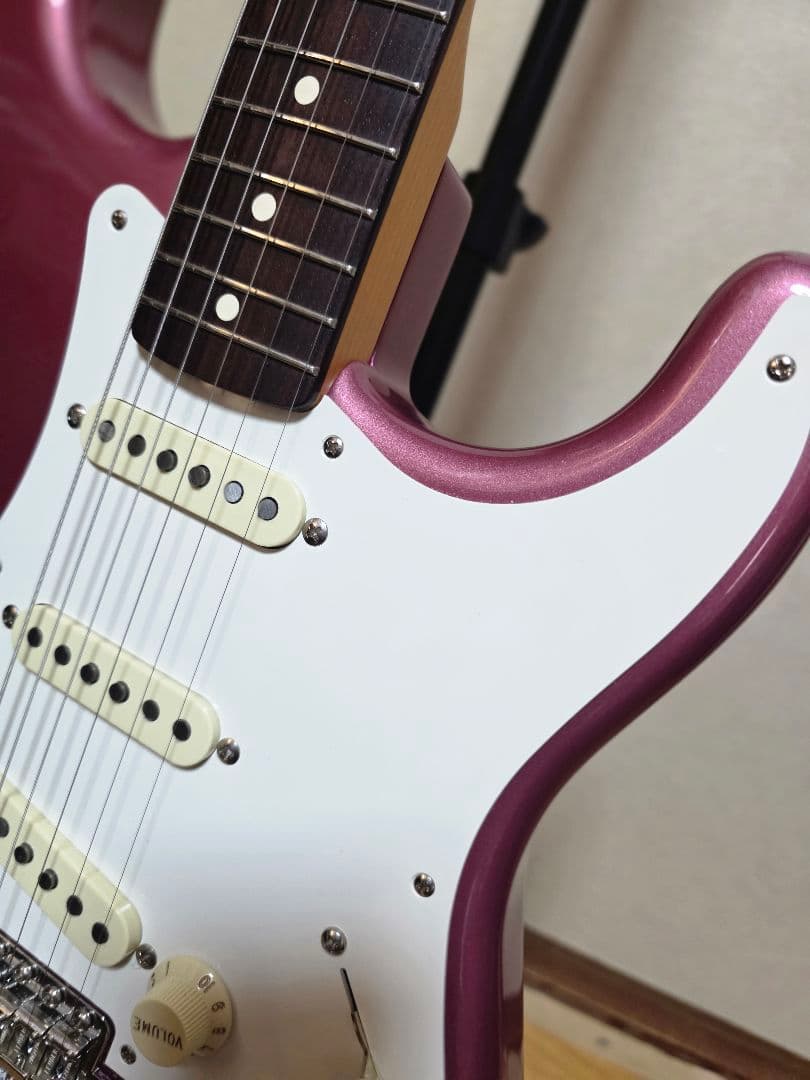 Limited Char Stratocaster® Burgundy