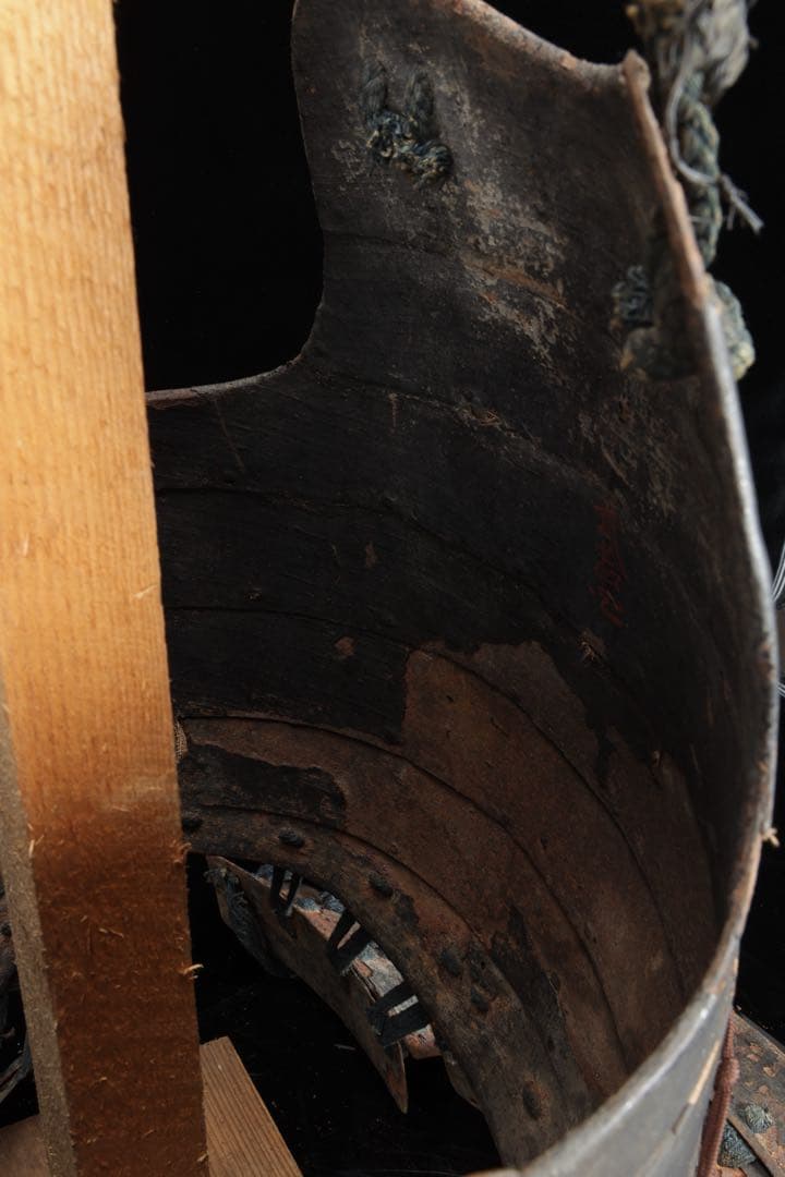 【江戸期 甲冑 胴丸】黒漆塗 二枚胴 草摺付 金箔家 紋 武具 鎧兜 時代物