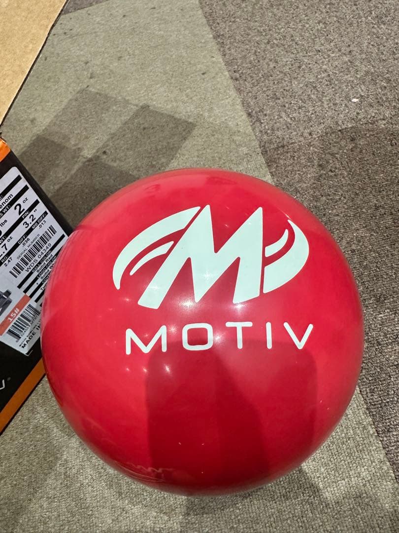 ★新品★モーティブ　ライジングベノム　ボウリングボール 15ポンド