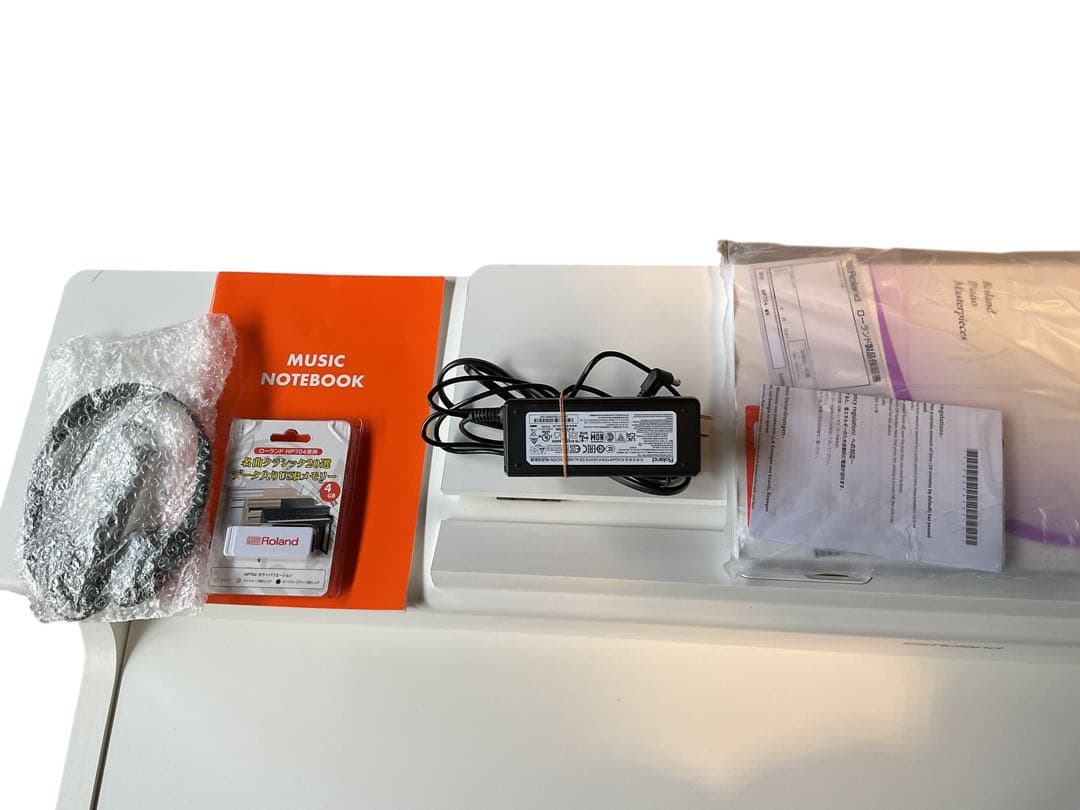 2025年製Roland 電子ピアノ　HP704-WH ホワイト　本体のみ