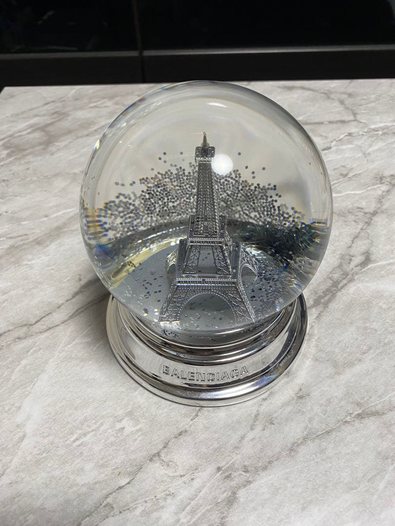 balenciaga スノードーム