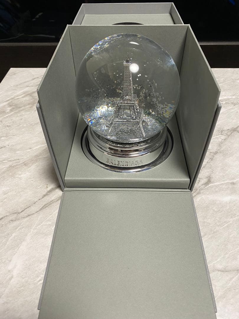 balenciaga スノードーム