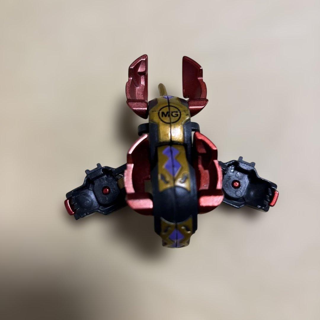 超絶レア　爆丸　統タヴァネル　変異(キメラ)ver.