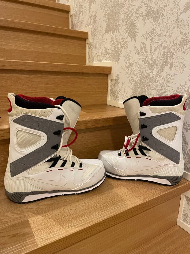 Nike Air スノーボードブーツ ズーム　怪獣　US 9 ホワイト/レッド