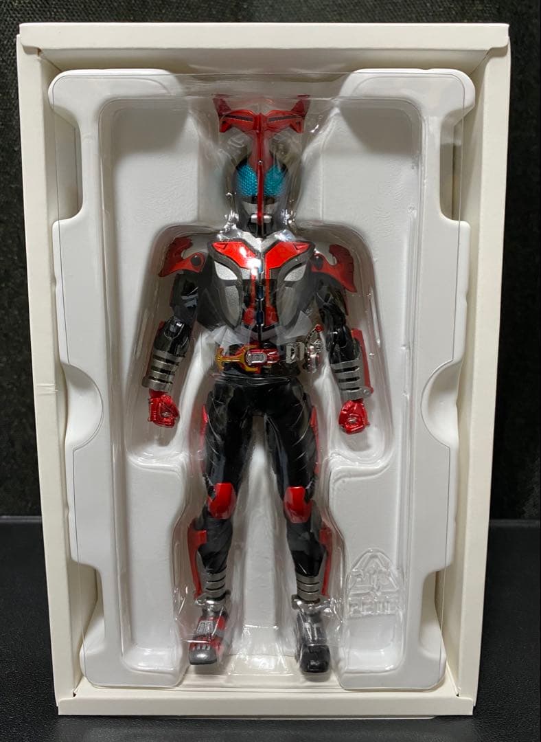 真骨彫製法 仮面ライダーカブト ハイパーフォーム 10th フィギュアーツ