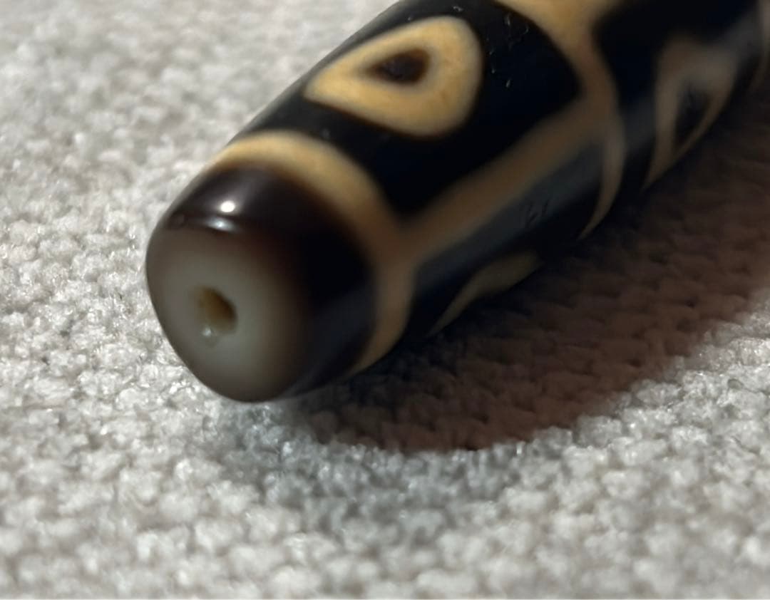 上肯天珠　仏心九眼天珠　2／送料込　匿名発送／チベット　天珠